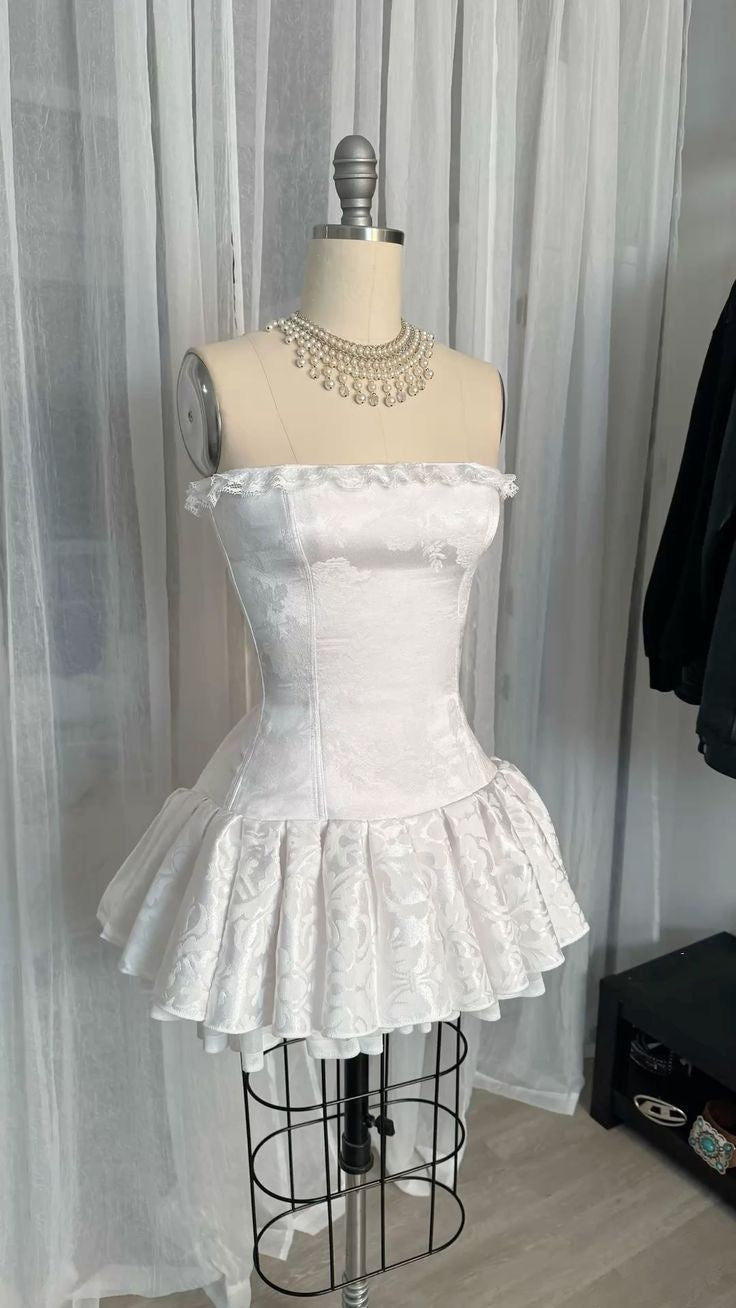 Chic Homecoming Dresses Strapless Sheath White Lace Hoco Gown Party Graduation Outfits MP1147