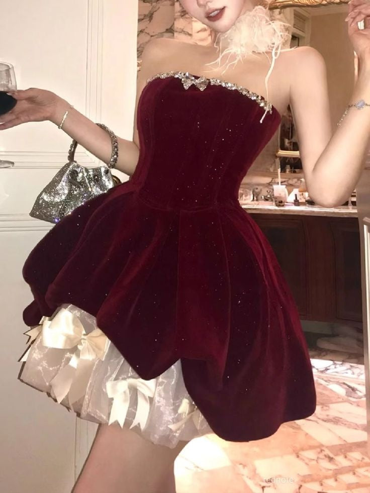 Neu eingetroffenes Ballkleid Trägerloses Burgunderrotes Samt Kurzes Mini-Heimkehrkleid Inspo Hoco Outfit Idee MP1322