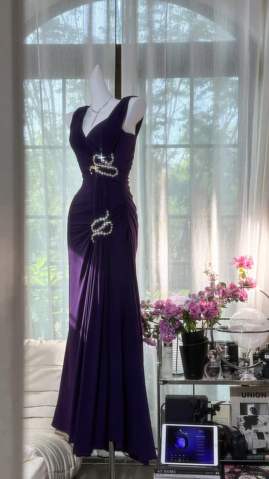 Elegantes Meerjungfrau-Abendkleid aus Chiffon in Lila mit silbernen Perlen, ärmellos, bodenlang MP954