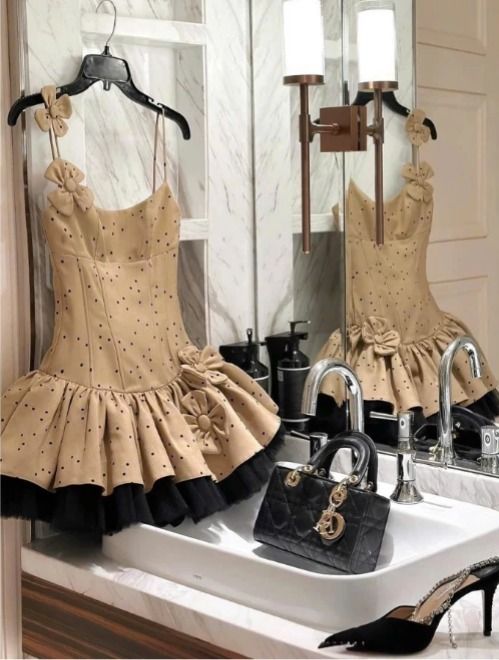 Nettes A-Linien-Spaghettiträger-Champagner-Tupfen-Mini-Heimkehrkleid Hoco 18. Geburtstag Outfit MP1293