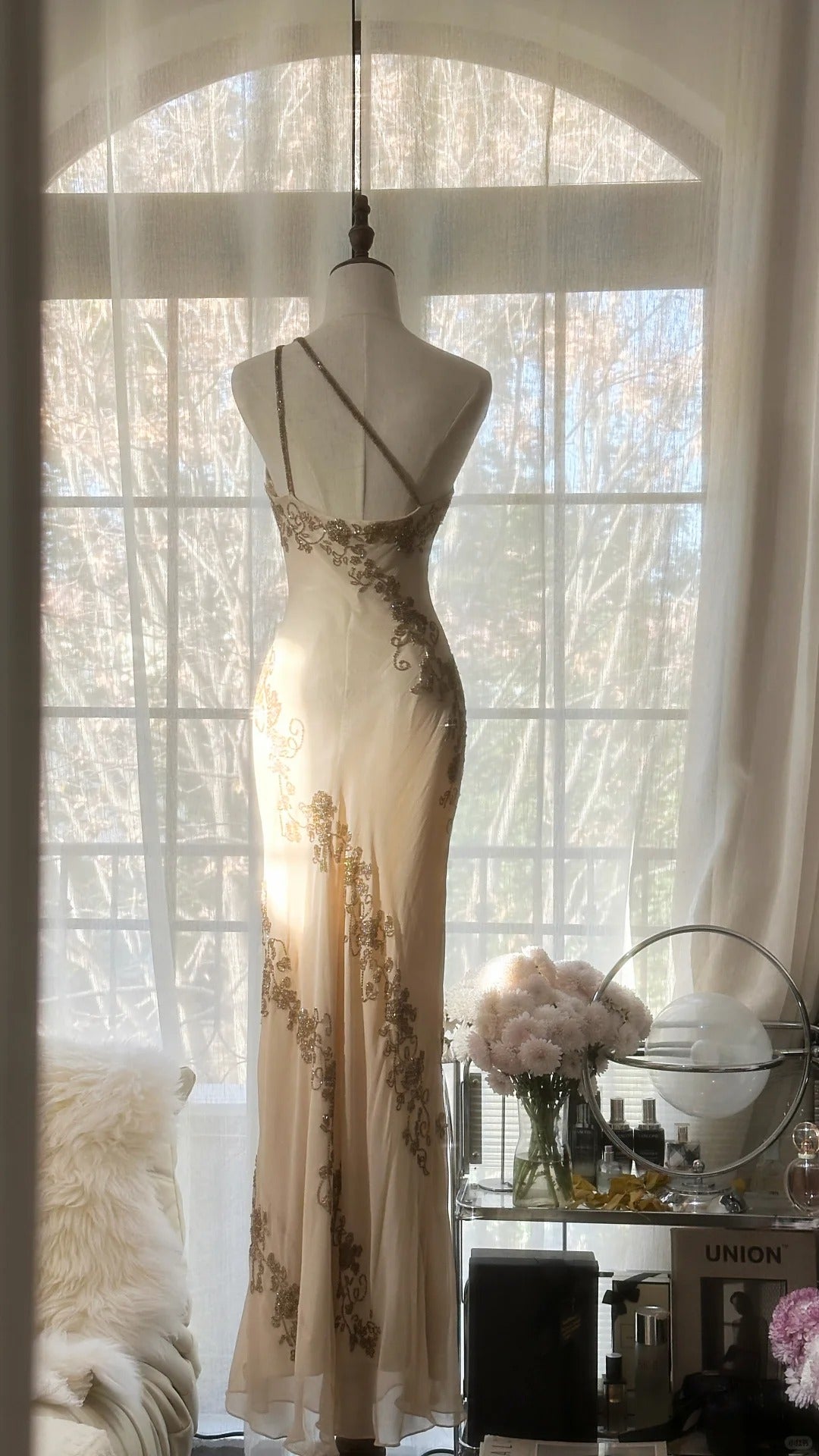 Schlichte Meerjungfrauen-Abendkleider mit One Shoulder, elfenbeinfarbenem Chiffon, Perlen und Kristallen, lang, ärmellos, für Abschlussball MP1097