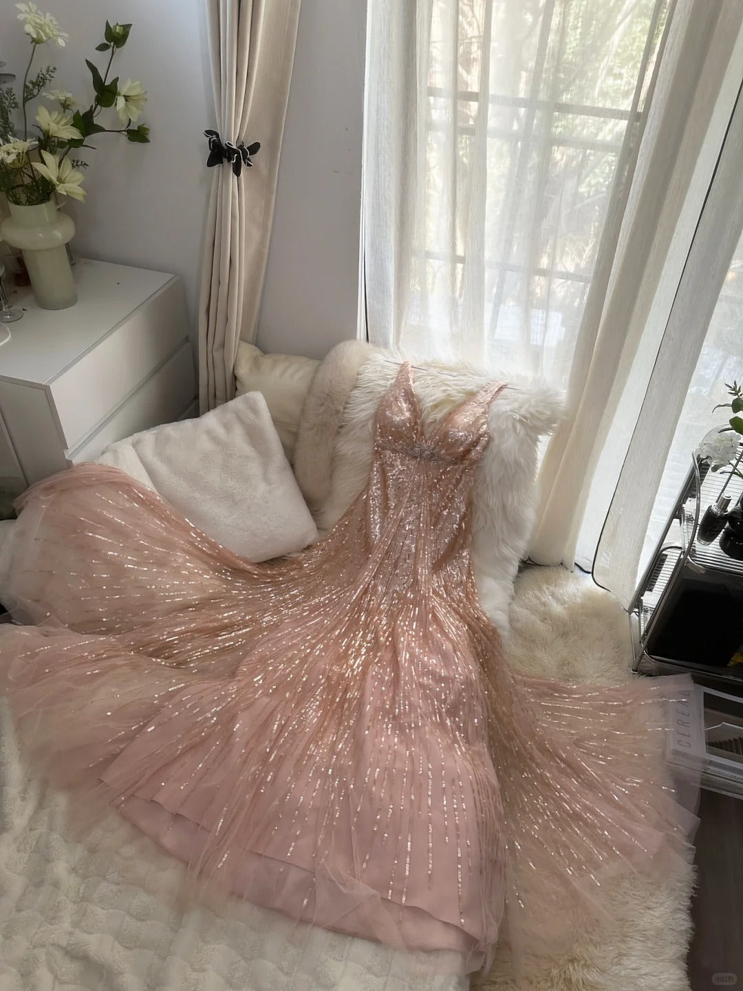 Glitzerndes Meerjungfrauen-Abendkleid mit V-Ausschnitt, rosafarbener Paillettenstickerei und Perlen, langes Abendkleid, Ballkleid MP1027