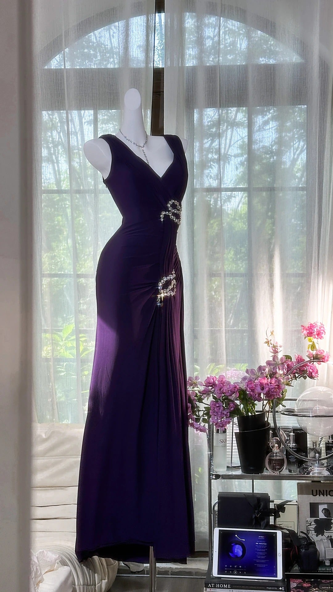 Elegantes Meerjungfrau-Abendkleid aus Chiffon in Lila mit silbernen Perlen, ärmellos, bodenlang MP954