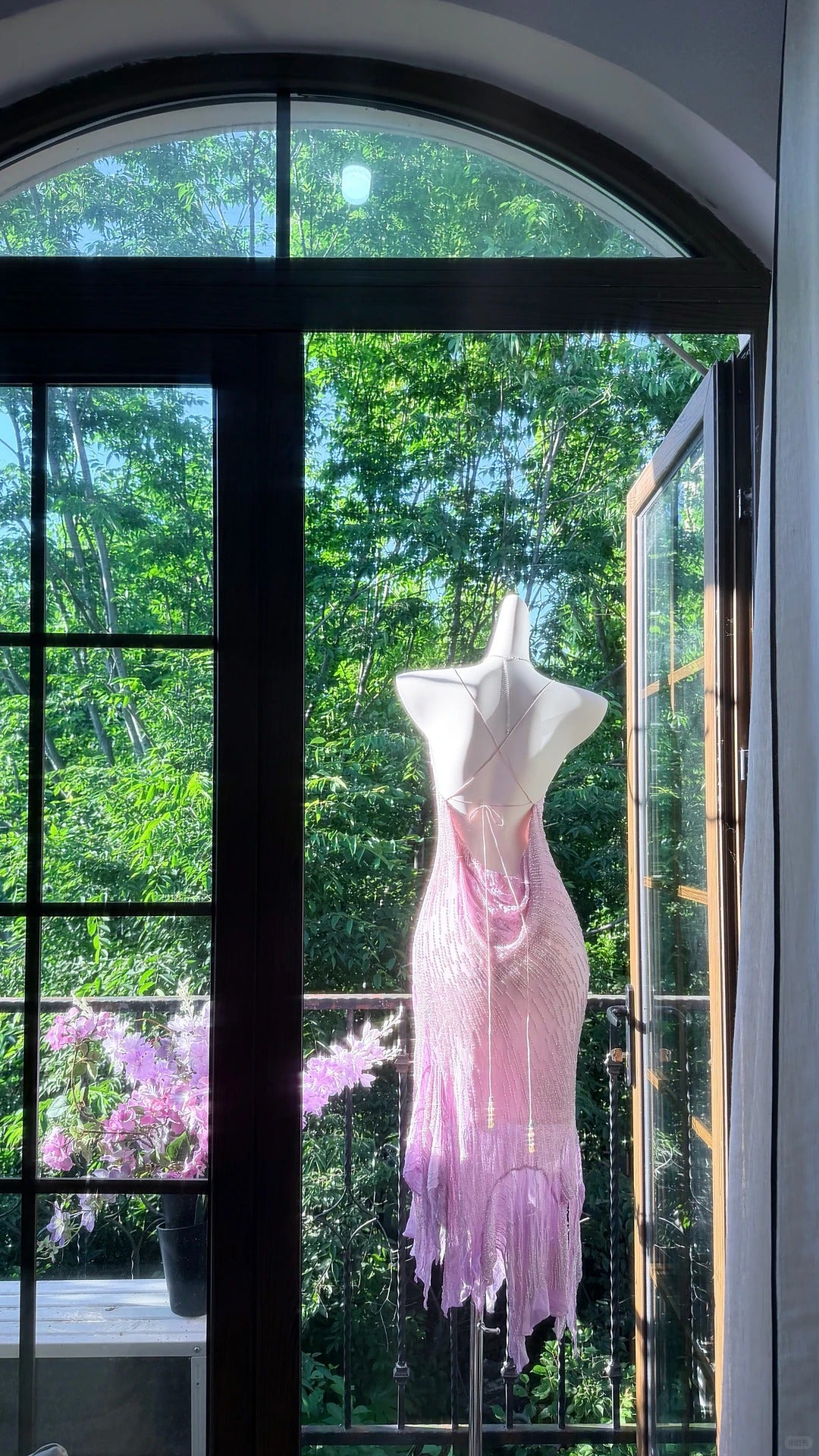 Robes de bal sexy à fines bretelles, fourreau rose avec perles, longueur genou, tenues de soirée et de remise des diplômes MP1049