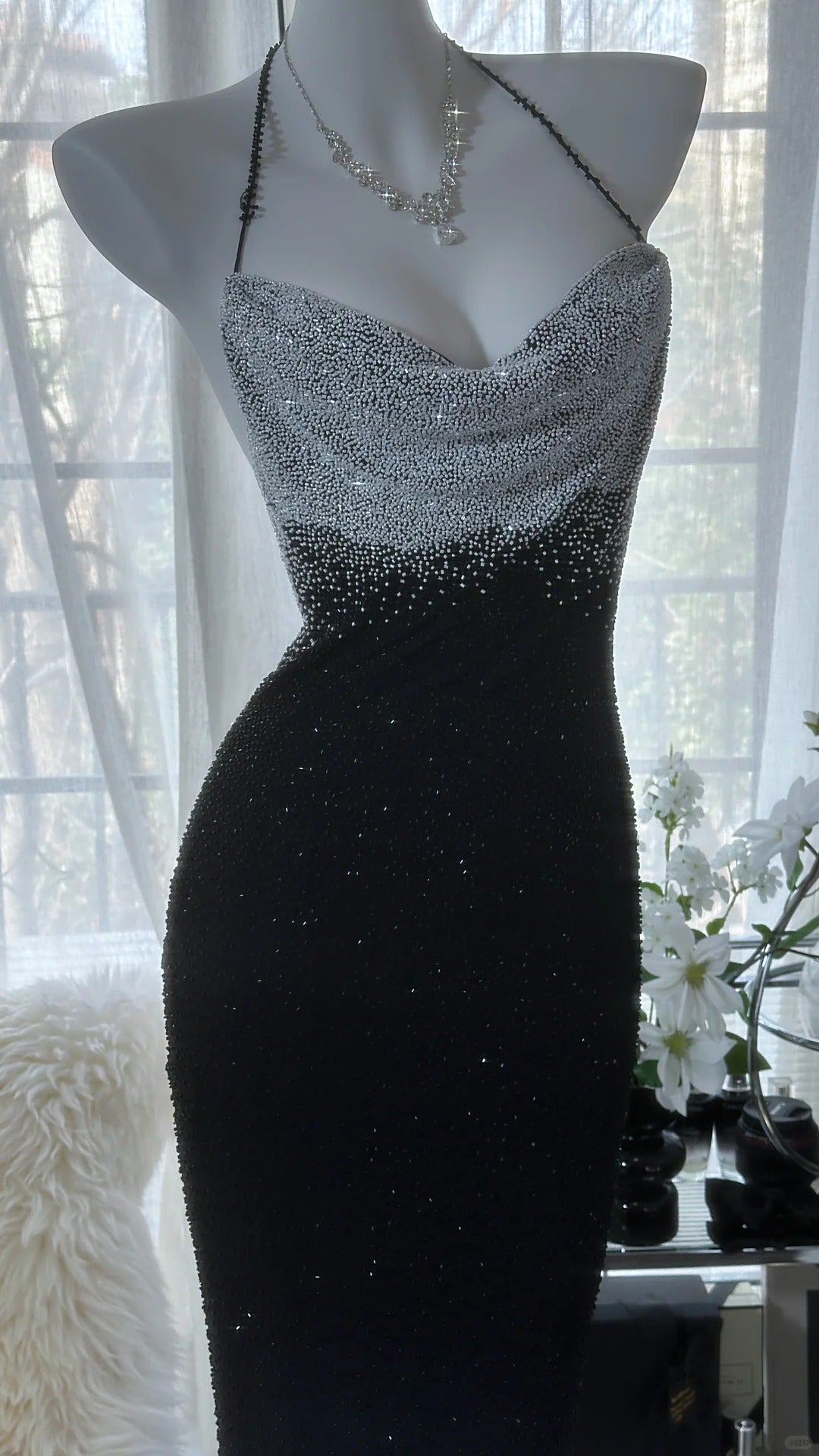 Vintage Meerjungfrau Neckholder Abendkleid Schwarz mit Perlen Abend Nacht Lange Ballkleider MP994