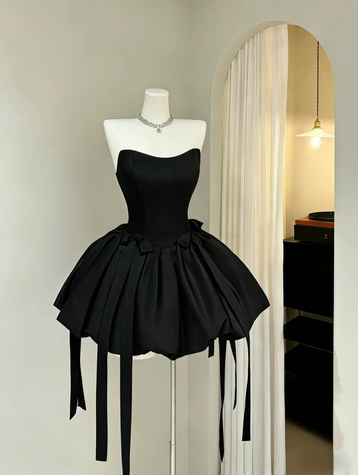 Modisches Cocktail-Ballkleid, trägerlos, kleines Schwarzes aus Satin, formelle Kleider für Geburtstage, Mini-kurz, für Heimkehrpartys MP697