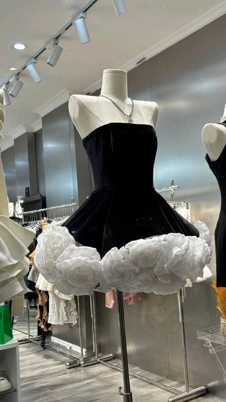 Wunderschönes Ballkleid Trägerlos Schwarz Mit Blumen Tanz Kurz Mini Freshman High School Hoco Kleider Inspo Homecoming Ideen MP1377