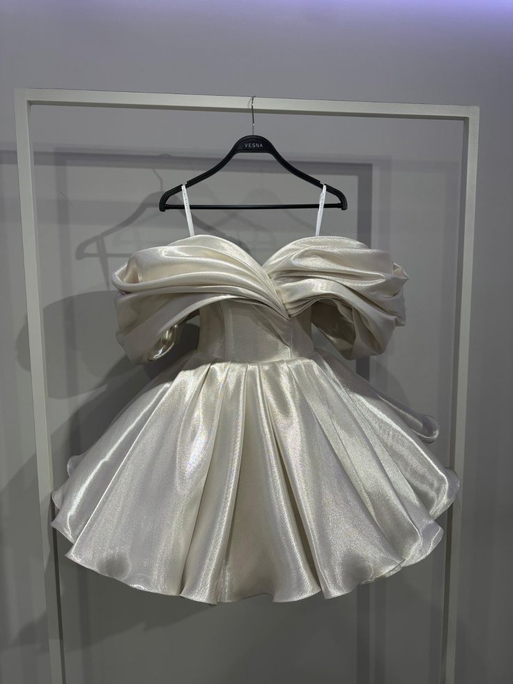 Chic Cocktail Ball Gown Off The Shoulder White Organza With Short Sleeves Formal Birthday Outfits Homecoming Dresses MP705