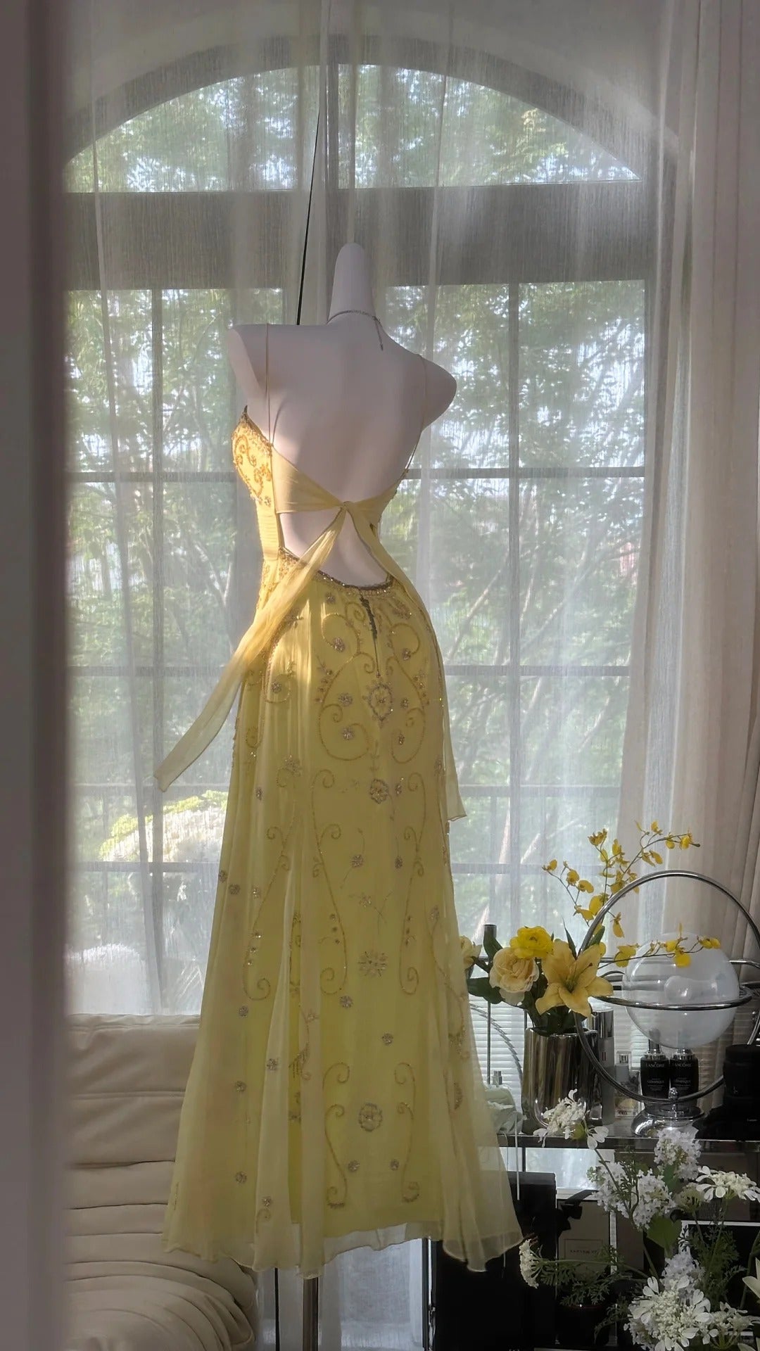 Elegantes gelbes Meerjungfrauen-Spaghettiträger-Ballkleid aus Perlenchiffon, ärmellos, bodenlang MP971