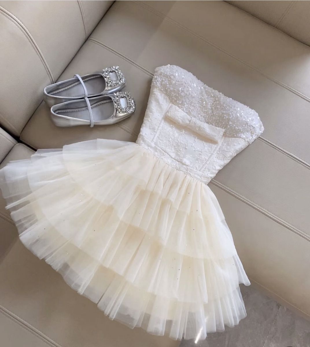 Sexy Ballkleid Trägerlos Pailletten Weißes Kleid Satin Tanz Kurzes Mini-Heimkehrkleid Inspo Hoco Outfit Idee MP1333