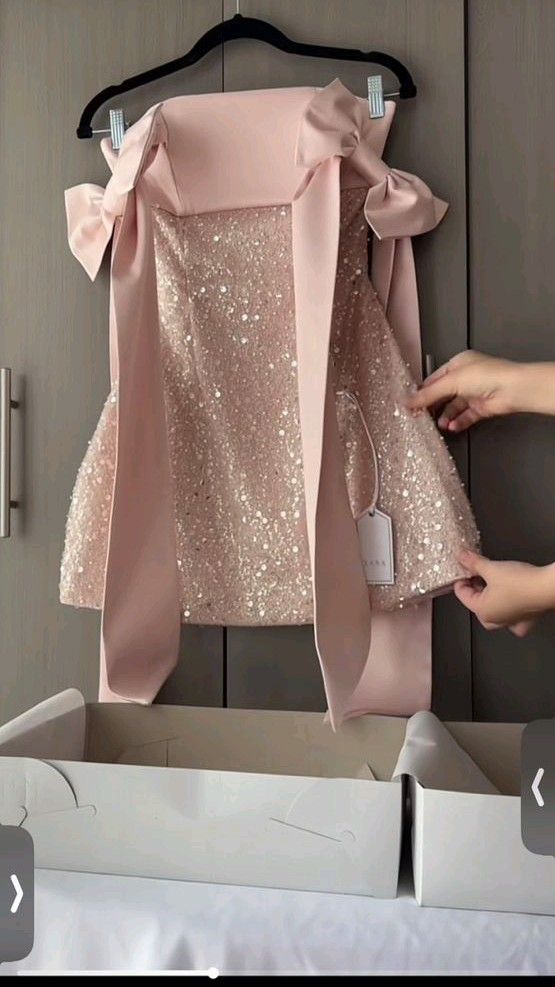 Mignonne Robe Rose à Paillettes sans Bretelles Coupe Trapèze avec Nœud, Courte pour la Danse, Idées de Robes de Rentrée, Tenue Hoco MP1334
