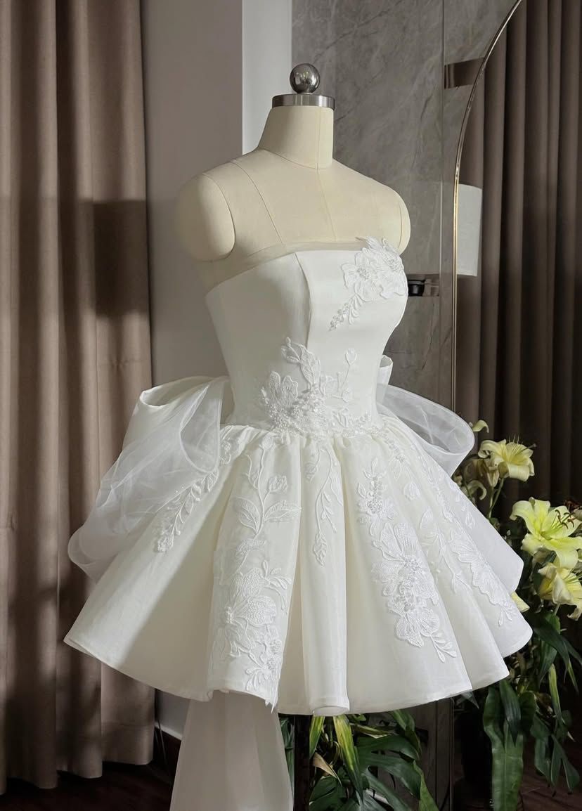 Modisches Cocktail-Ballkleid, trägerlos, weiße Spitze, Tüll, formelles Geburtstagskleid, Mini Kurz, Homecoming-Partykleid MP681