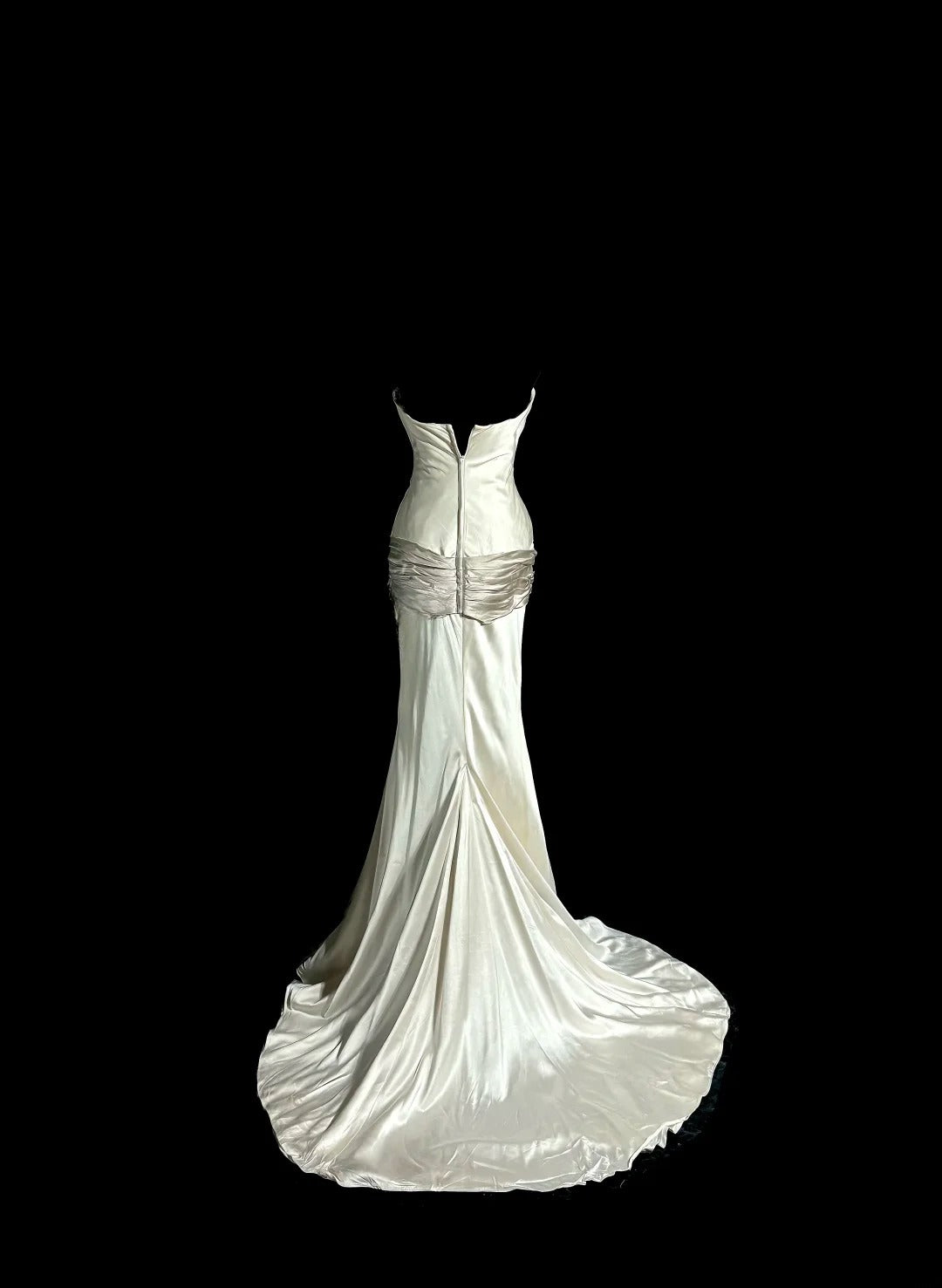 Bescheidene Meerjungfrau Trägerlose Satin-Ballkleider mit Rüschen Lange Abendkleider Abschlussballkleid MP399