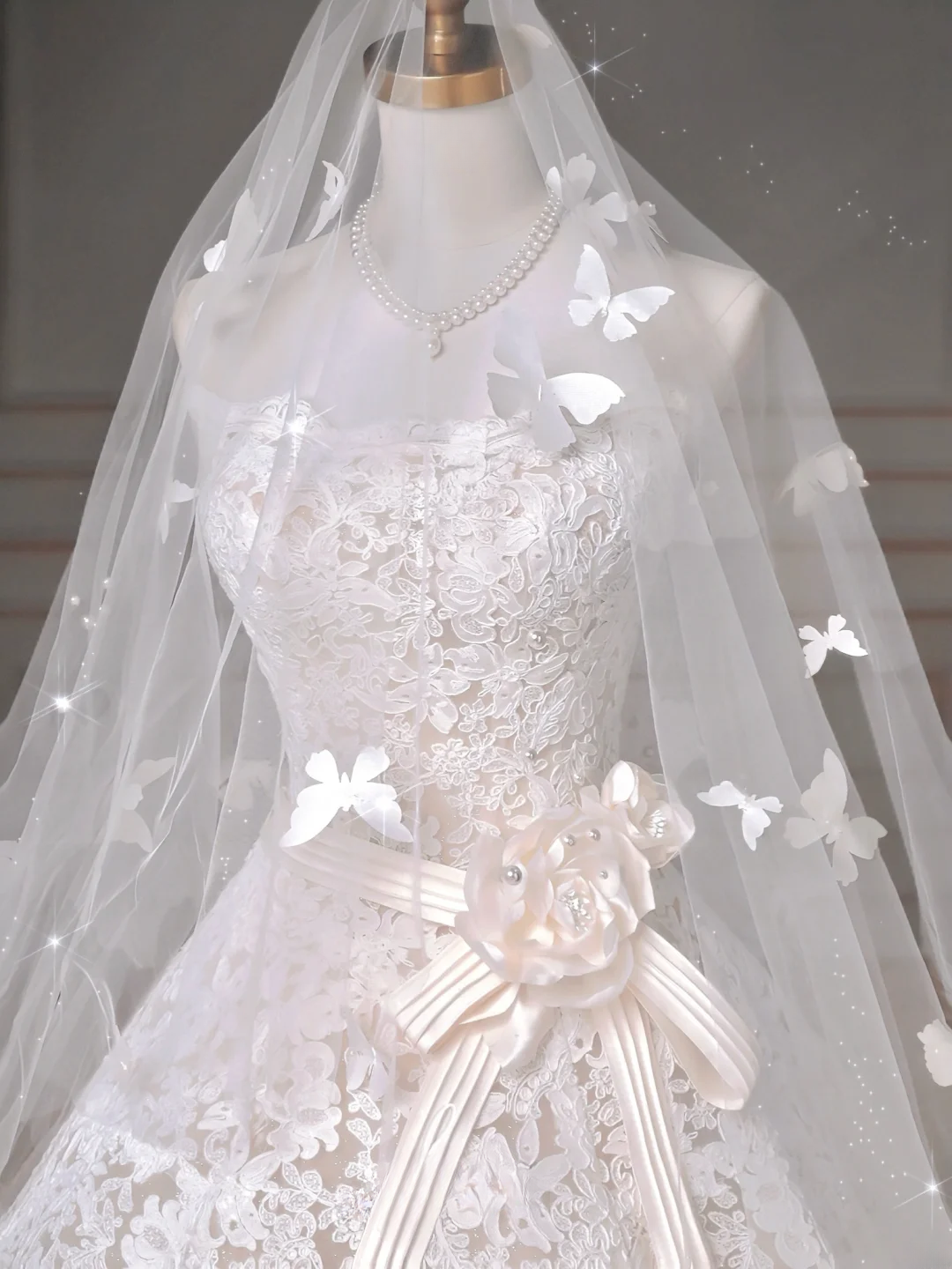 Timeless Ball Gown Strapless Lace Sleeveless With Flower Bridal Gowns Princess Wedding Dresses MP008