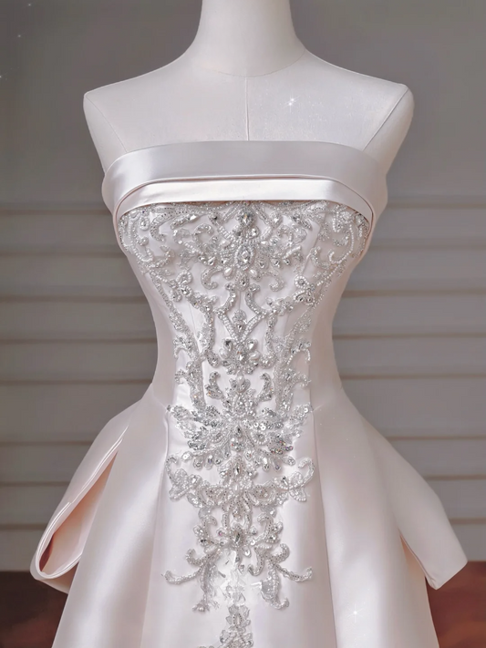 Schlichtes Ballkleid Trägerlos Ärmellos Applikationen Spitze mit Perlenbesetztem Oberteil Prinzessin Brautkleider MP014