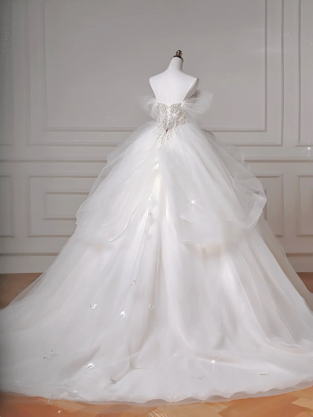 Zeitloses Ballkleid Schulterfrei Weißer Tüll Glitzerbesetztes Oberteil Mit Ärmeln Perlenbesetzte Applikationen Prinzessinnen-Brautkleider Hochzeitskleider MP018
