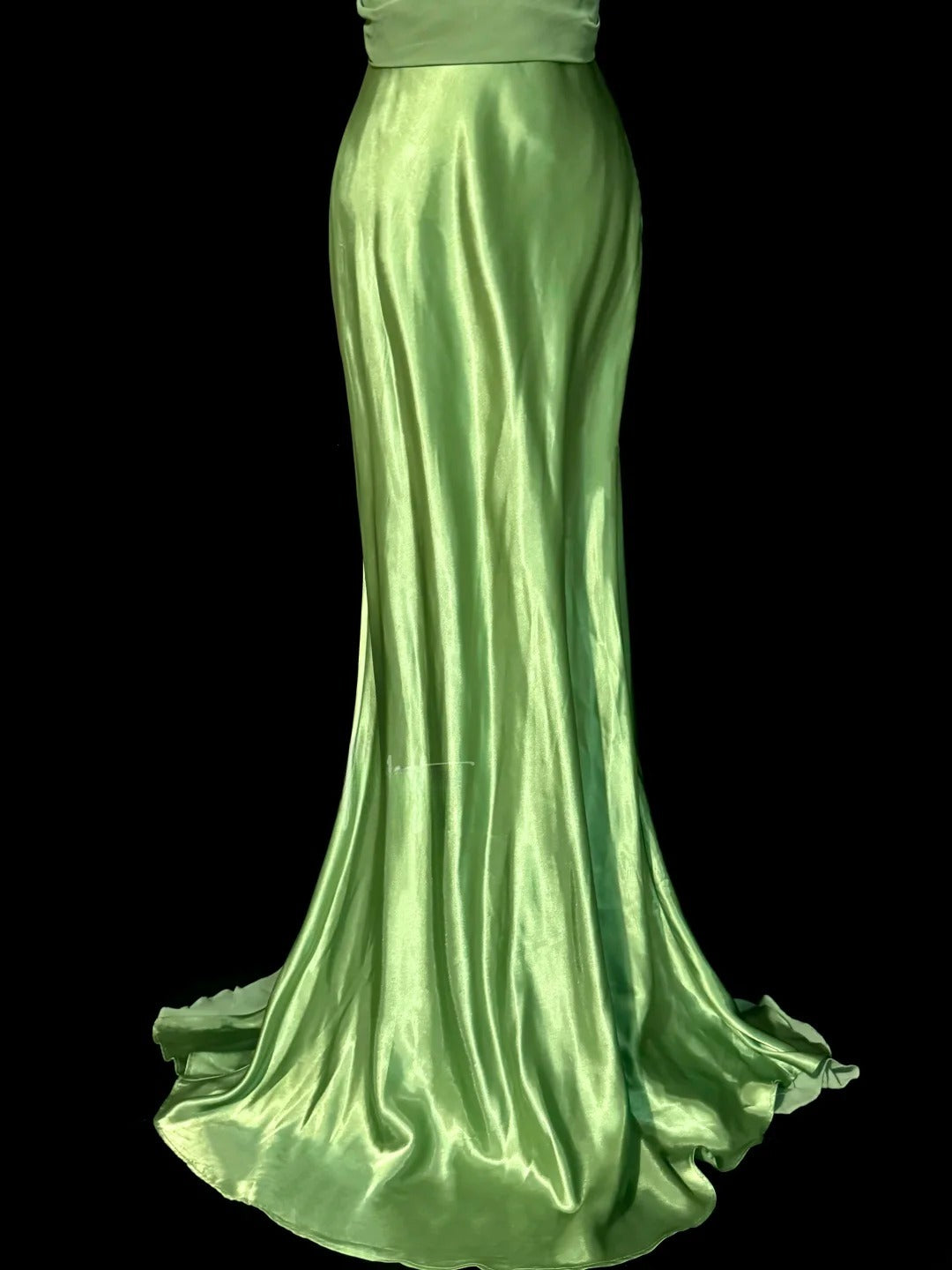 Atemberaubendes Meerjungfrauen-Abendkleid mit V-Ausschnitt, grünem Satin, rückenfrei mit Rüschen, langes Ballkleid, Abendkleider MP592