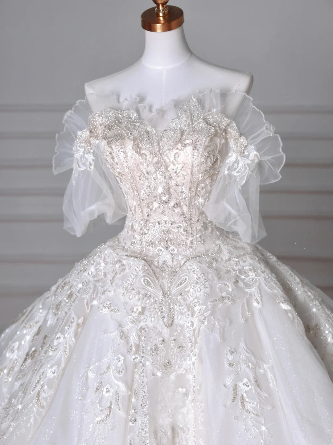 Wedding Dresses Fairytale Princesses Ball Gown Strapless Appliques Tulle With Sleeves Sweep Train Bridal Gown Wedding Dresses MP060