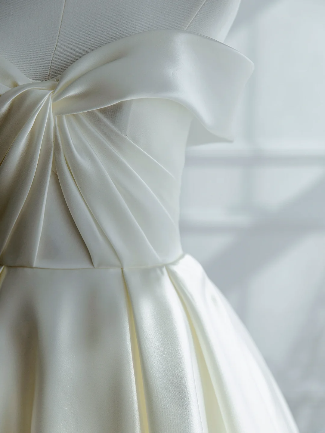 Simple Ball Gown Sweetheart Cap Sleeves Ivory With Ruffles Court Train Princess Bridal Gowns Wedding Dresses MP079