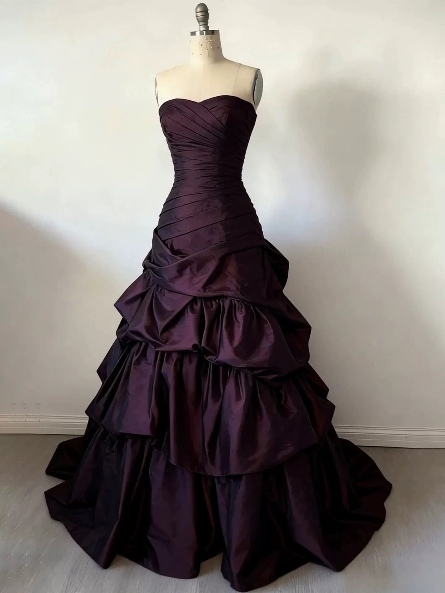 Vintage lange Ballkleider für den Abschlussball, herzförmiger Ausschnitt, lila, mit Falten, formelles Kleid, Abschlusskleider MP296
