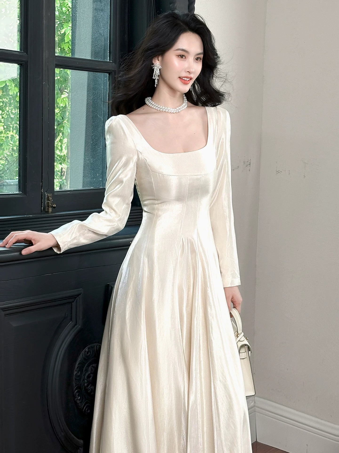 Idées de Robe de Soirée/Nuit pour le 21e Anniversaire d'une Femme – Robe Coupe Simple Évasée, Col Carré, Longueur Cheville Blanche MP110