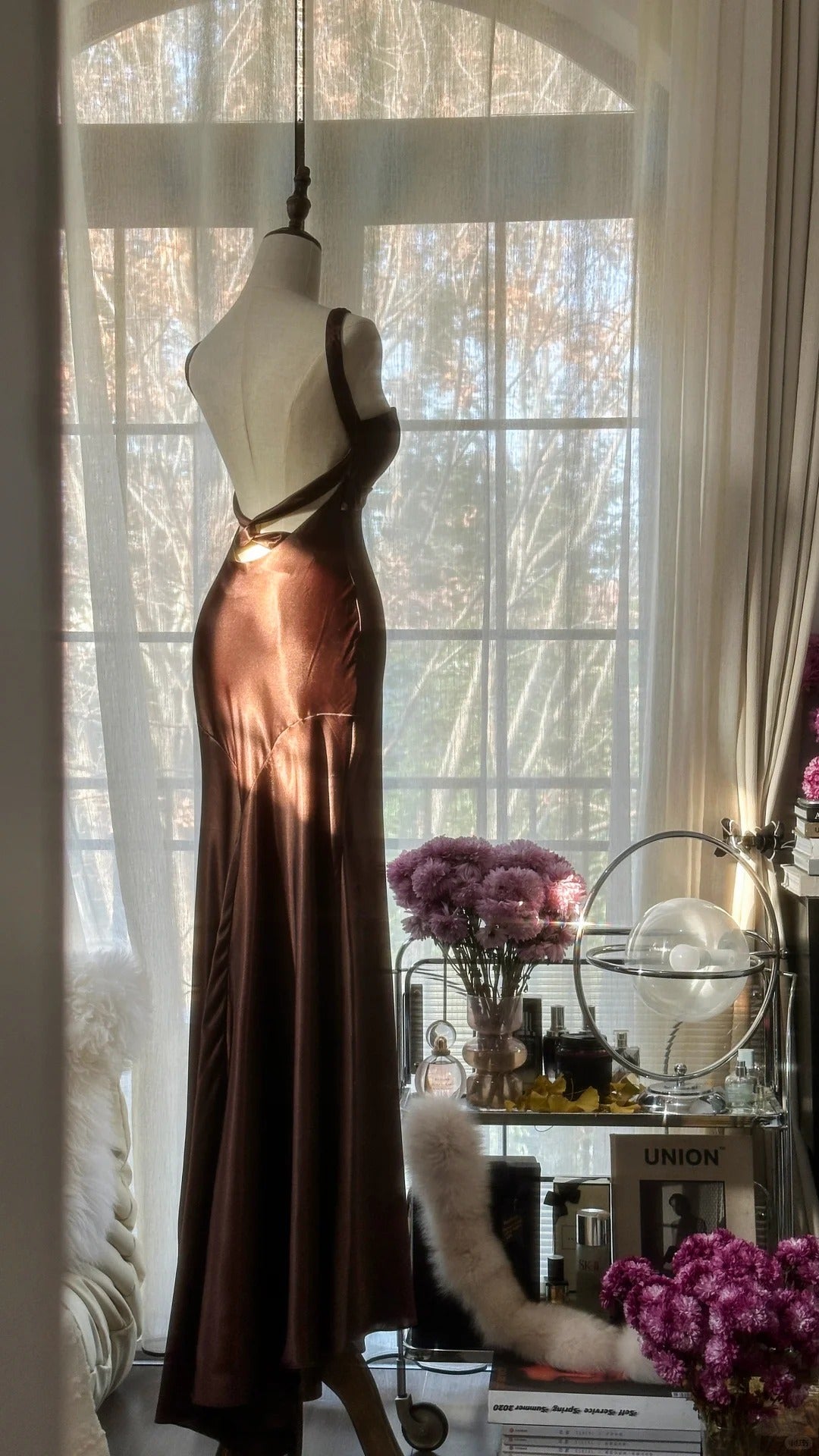 Bescheidenes Meerjungfrauen-Neckholder-Abendkleid aus braunem Chiffon, bodenlang, ärmellos, für Abschlussbälle MP1077