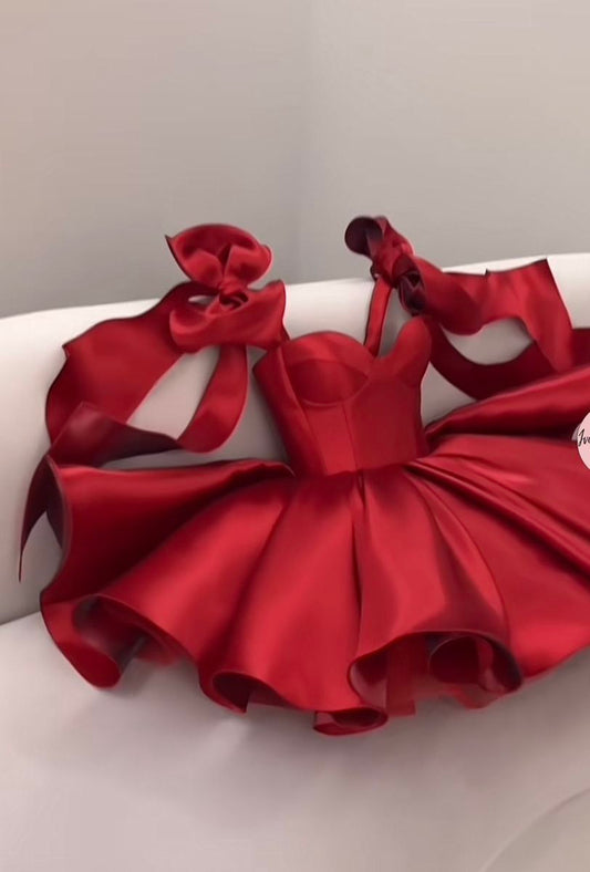 Elegantes Ballkleid Spaghettiträger Roter Satin mit Schleife Kurzes Mini Hof-Heimkehrkleid Hoco-Kleid MP1393