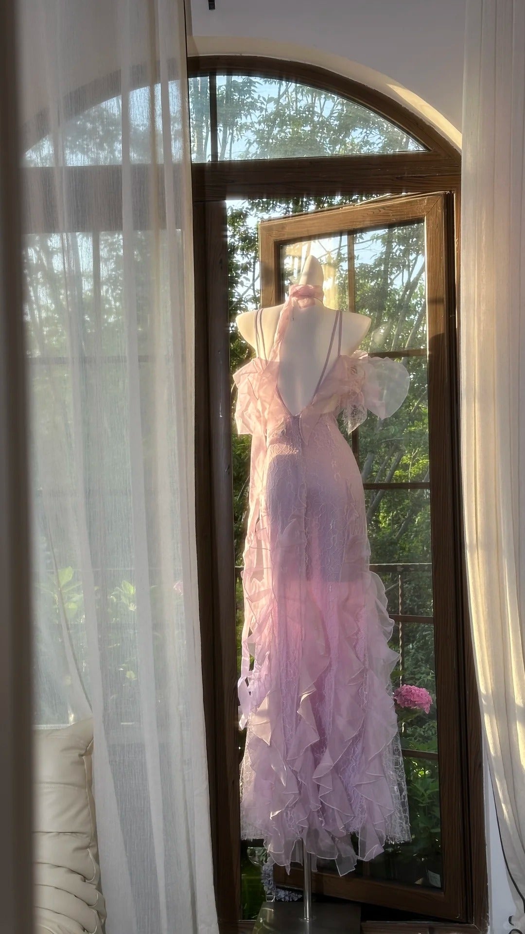 Elegantes Meerjungfrauen-Abendkleid aus Chiffon in Lila mit Spaghettiträgern, ärmellos und bodenlang, MP960