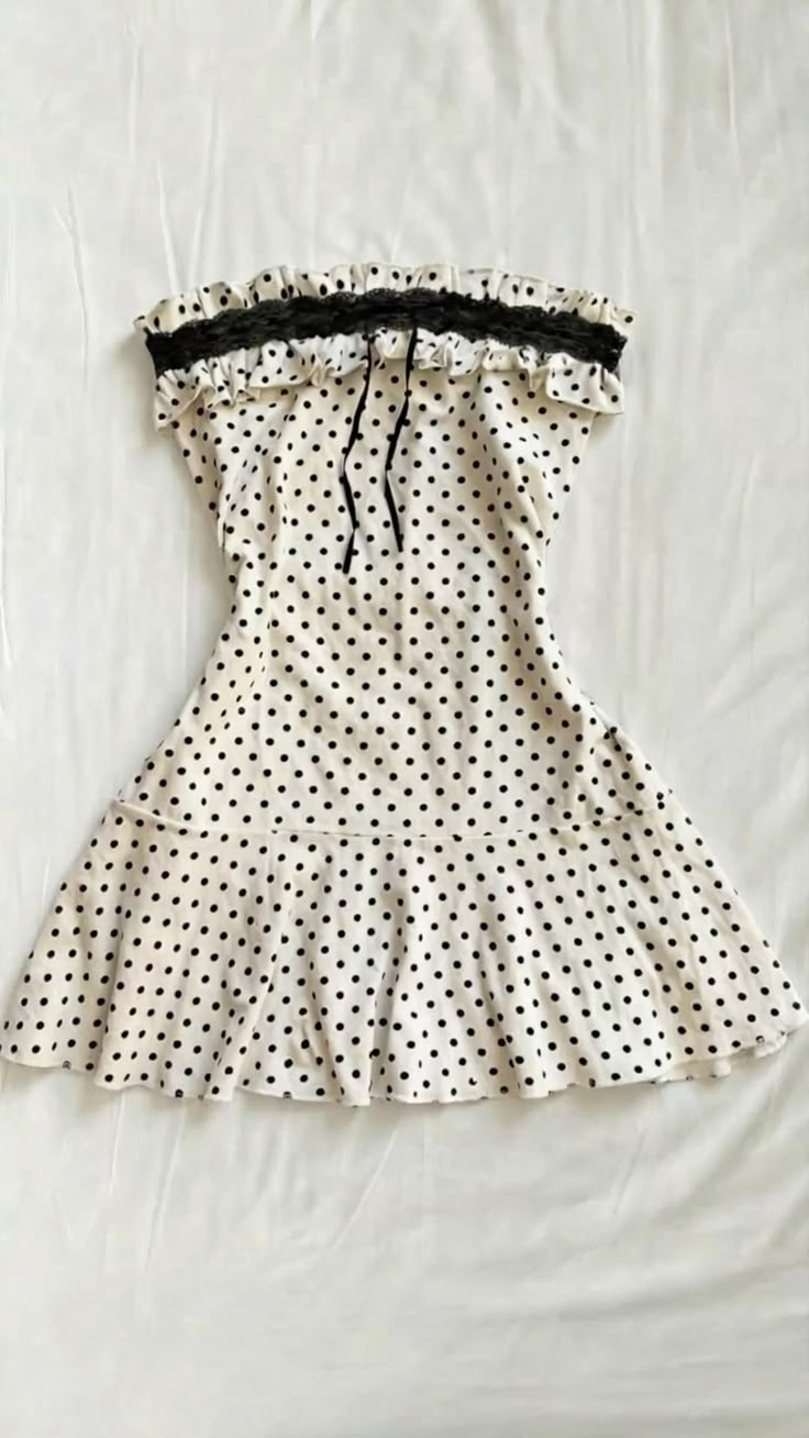 Wunderschönes A-Linien-Neckholder-Kleid in Weiß und Schwarz mit Polka Dots Hoco Dress Inspo Homecoming Klassische Party-Outfits MP424