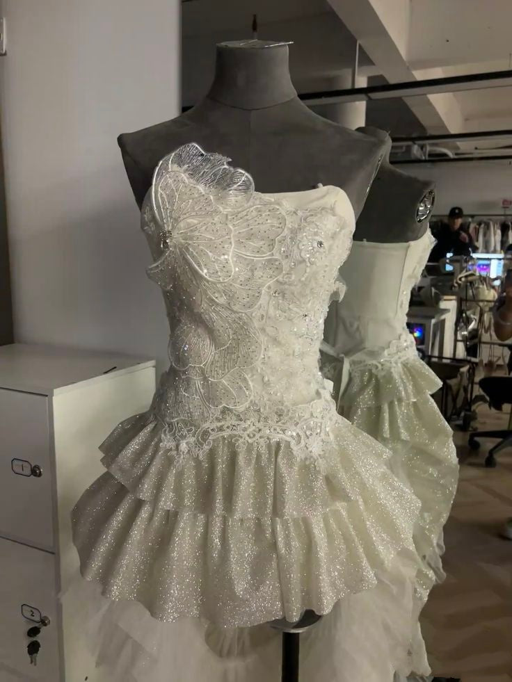 Superbe Robe Courte de Soirée sans Bretelles Évasée Ivoire avec Fleurs pour Retour au Bal Hoco Inspo Tenue d'Anniversaire MP1307