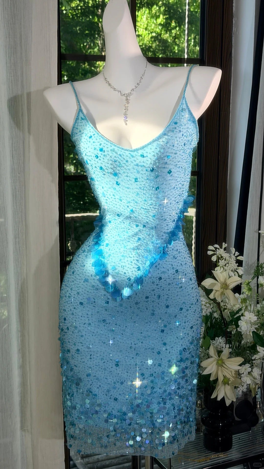 Sexy Homecoming-Kleider Spaghettiträger Etui Blau mit Perlen Knielang Party Abschluss Outfits MP1024