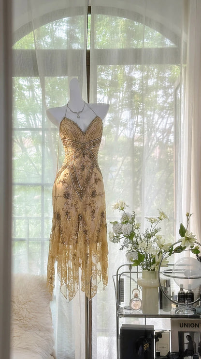 Sexy Etuikleider für den Abschlussball, asymmetrisch, Neckholder, Spitze, goldfarben, perlenbesetzt, kurze Party-Abschluss-Outfits MP1007