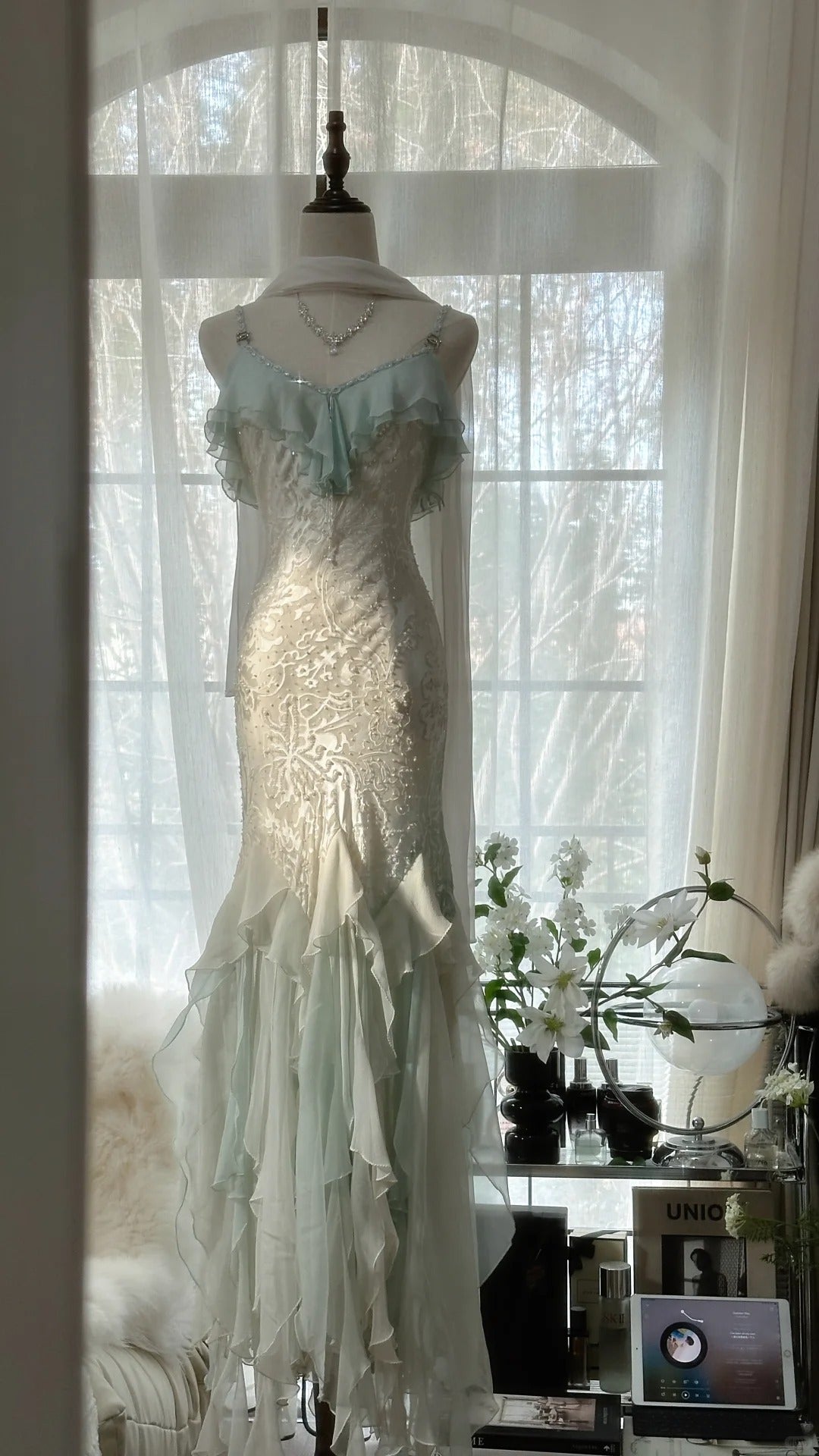 Robe de soirée longue sirène modeste en mousseline de soie vert menthe à bretelles spaghetti et perles MP1038