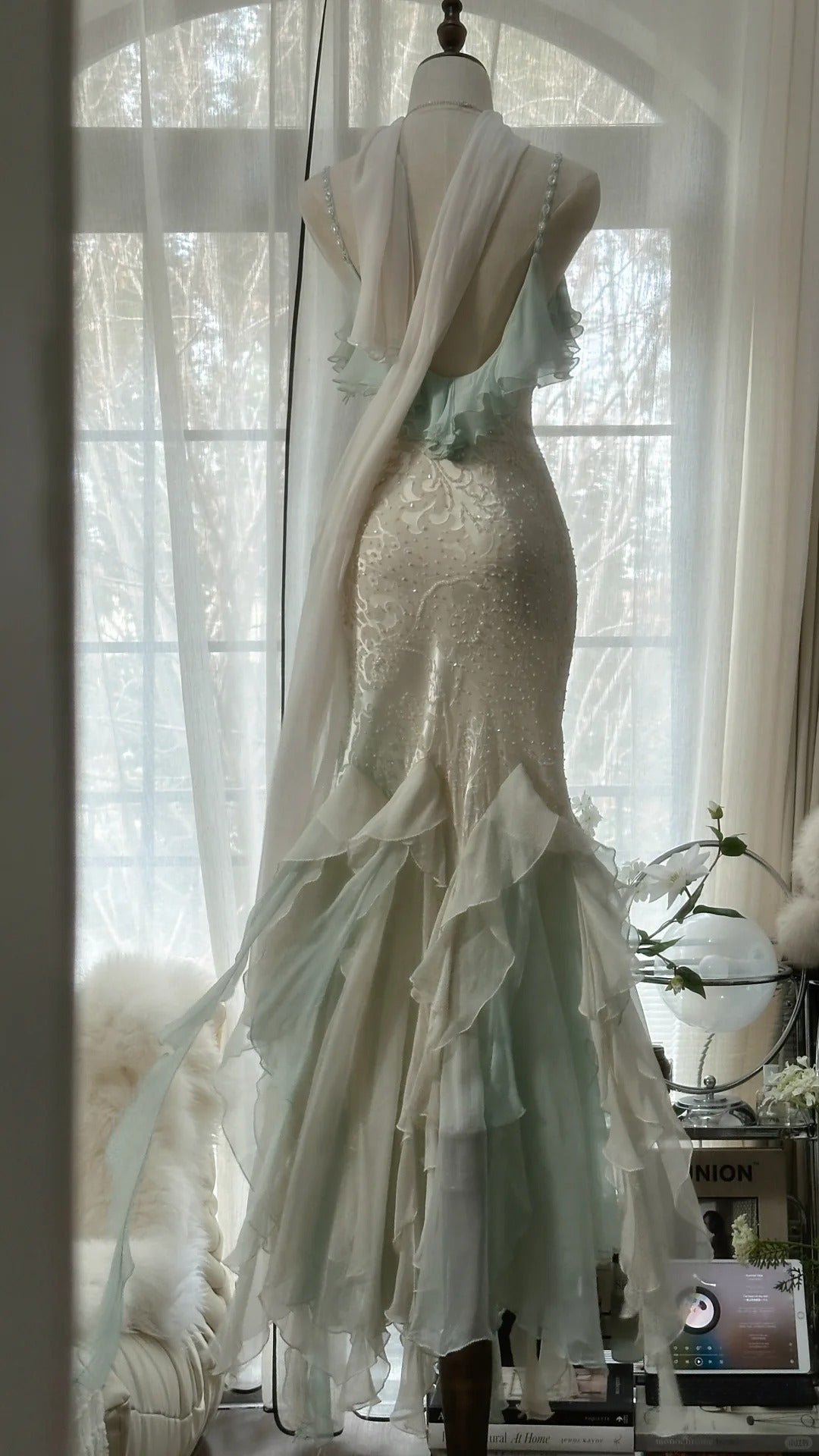 Robe de soirée longue sirène modeste en mousseline de soie vert menthe à bretelles spaghetti et perles MP1038