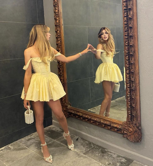 Neu eingetroffen A-Linie Off Shoulder Gelbes Tanz-Kurzkleid Mini-Heimkehrkleid Inspo Hoco Geburtstags-Outfit-Idee MP1324
