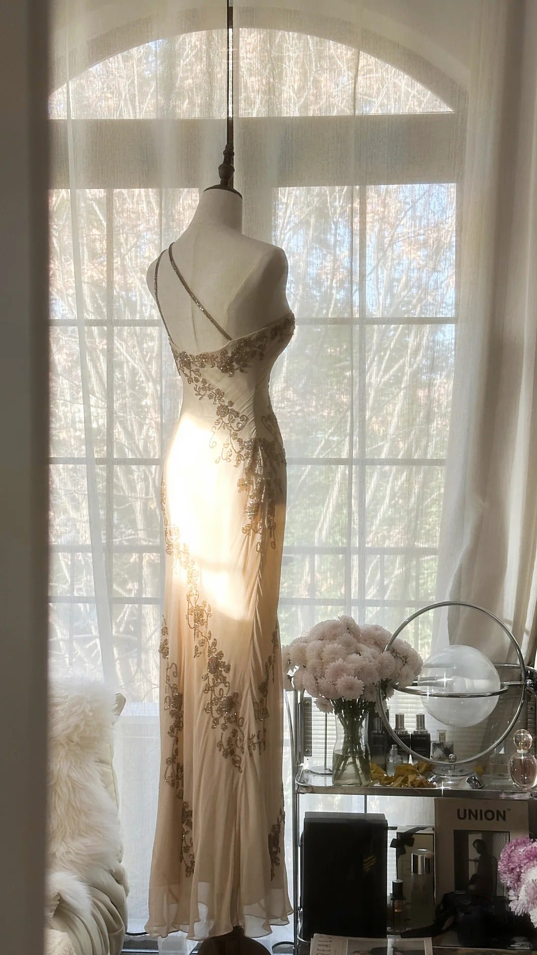 Modeste sirène à une épaule en mousseline ivoire avec perles et cristaux, longue robe de soirée sans manches MP1097