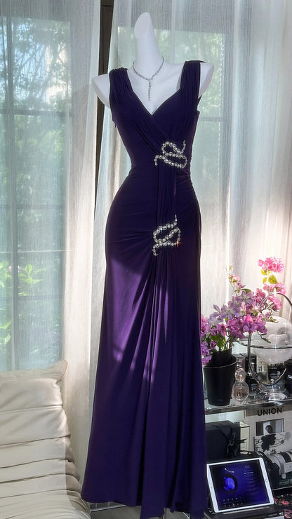 Elegantes Meerjungfrau-Abendkleid aus Chiffon in Lila mit silbernen Perlen, ärmellos, bodenlang MP954