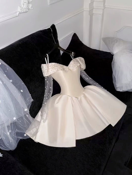 Hübsche Cocktailkleider Ballkleid Schulterfrei Satin mit langen Ärmeln kurzes Mini-Geburtstags-Heimkehrkleid MP570
