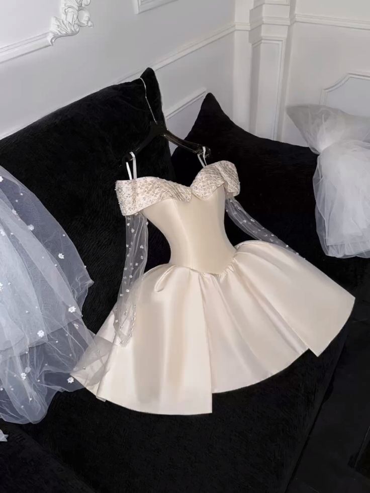 Elegantes Ballkleid schulterfrei aus Satin für Homecoming Mini Cocktail Hoco Kleid Abschlussball Outfits MP1246