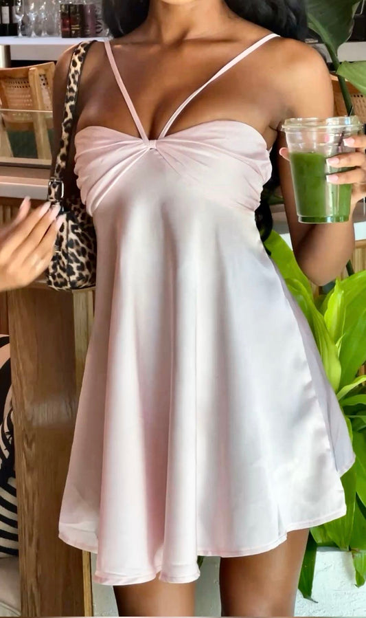 Belle robe de bal de fin d'année rose en satin coupe trapèze et dos nu, inspiration tenues de soirée élégantes pour Hoco MP431