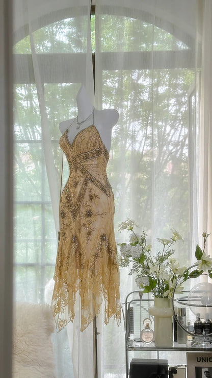 Sexy Etuikleider für den Abschlussball, asymmetrisch, Neckholder, Spitze, goldfarben, perlenbesetzt, kurze Party-Abschluss-Outfits MP1007
