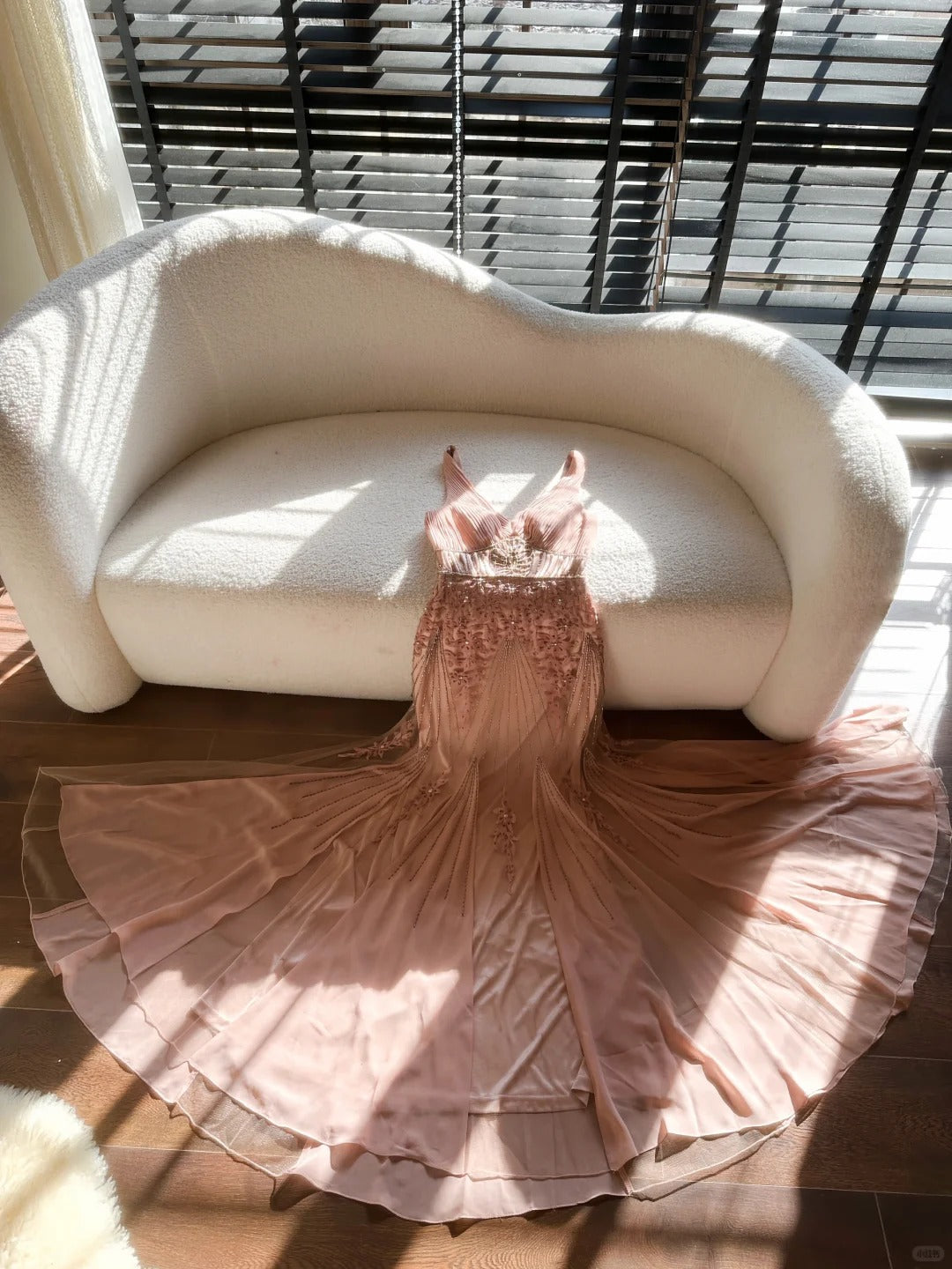 Glitzerndes Meerjungfrau V-Ausschnitt errötetes rosa Chiffon-ärmelloses Gala-Festzug-Kleid Abschlussballkleider MP1143