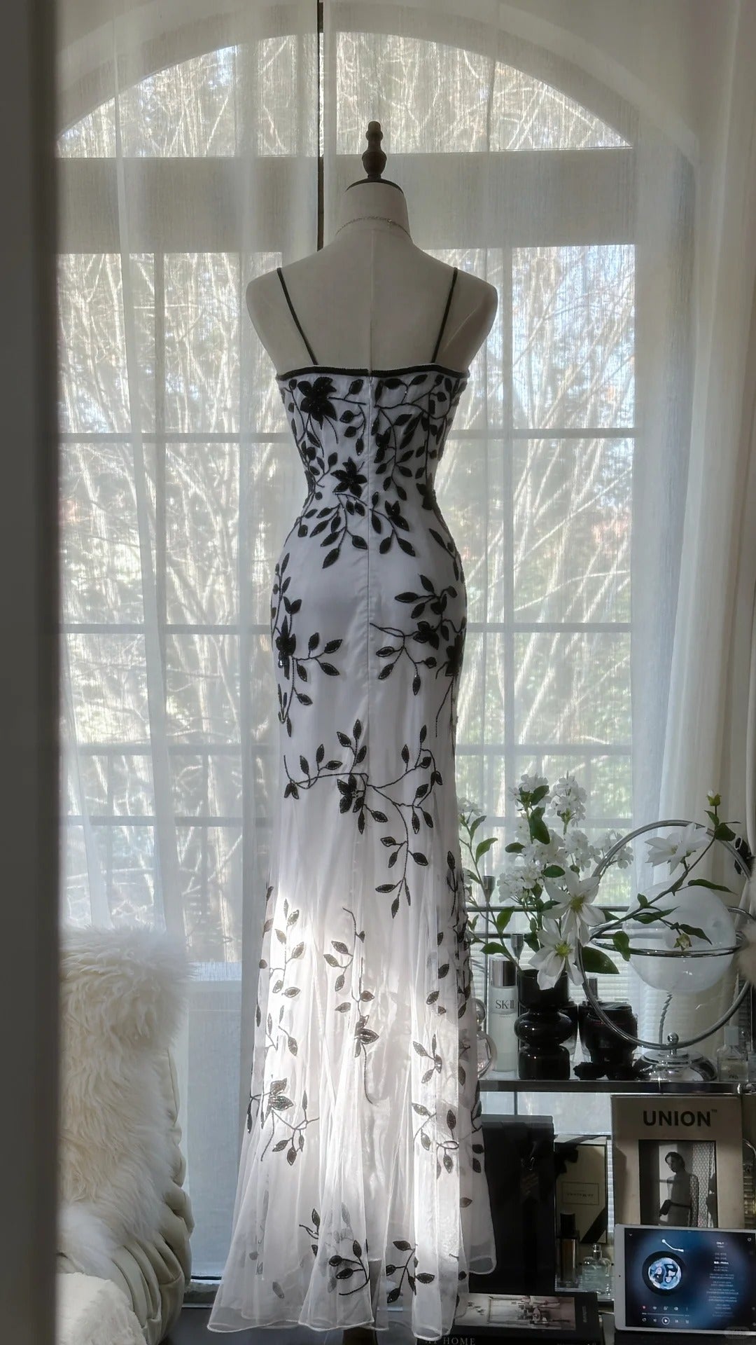 Modeste sirène bretelles fines en mousseline blanche avec perles noires Robe de soirée longue de bal MP1047