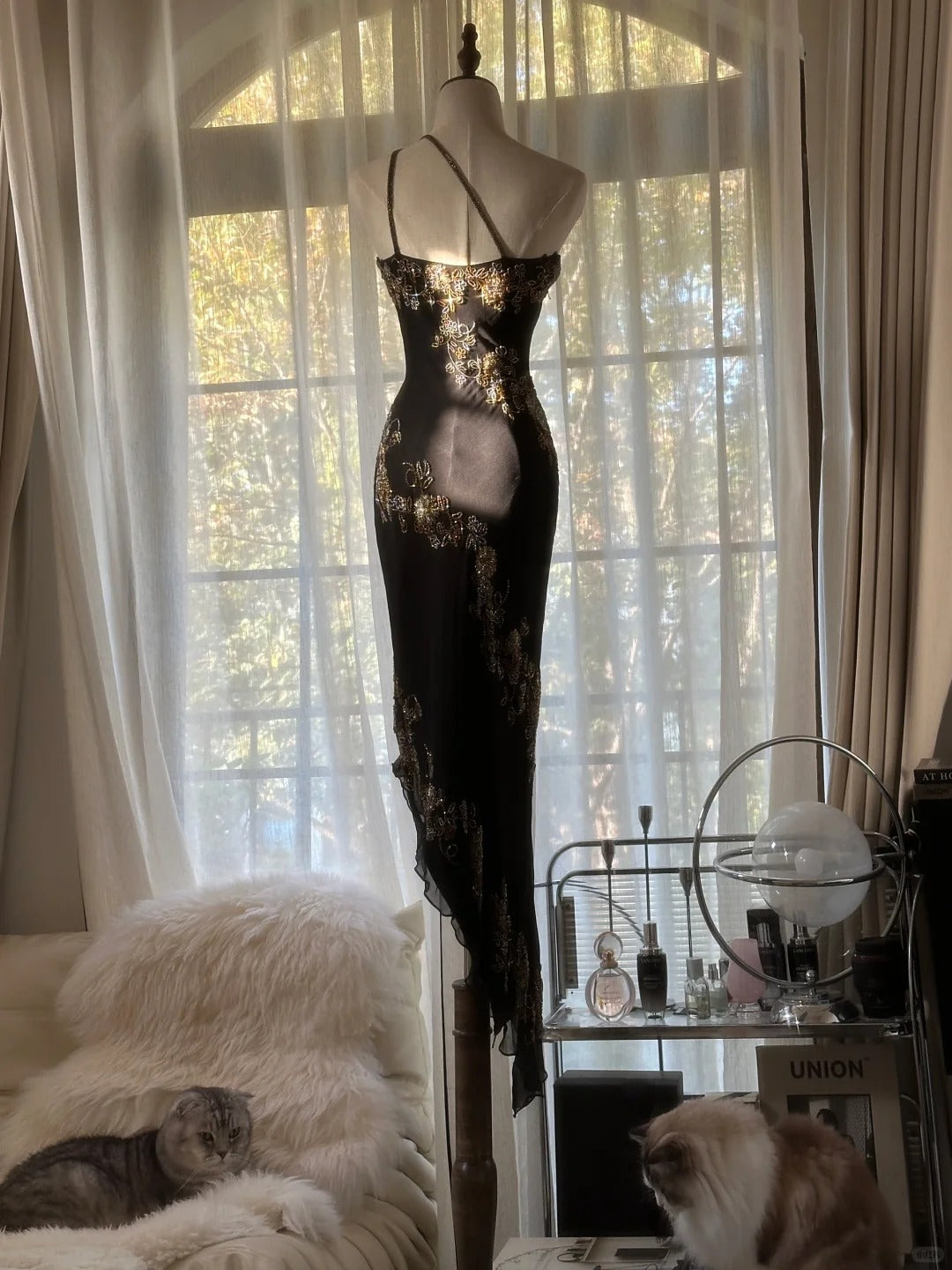 Robe de soirée asymétrique sans manches noire en dentelle avec ourlet irrégulier pour bal de promo MP1144