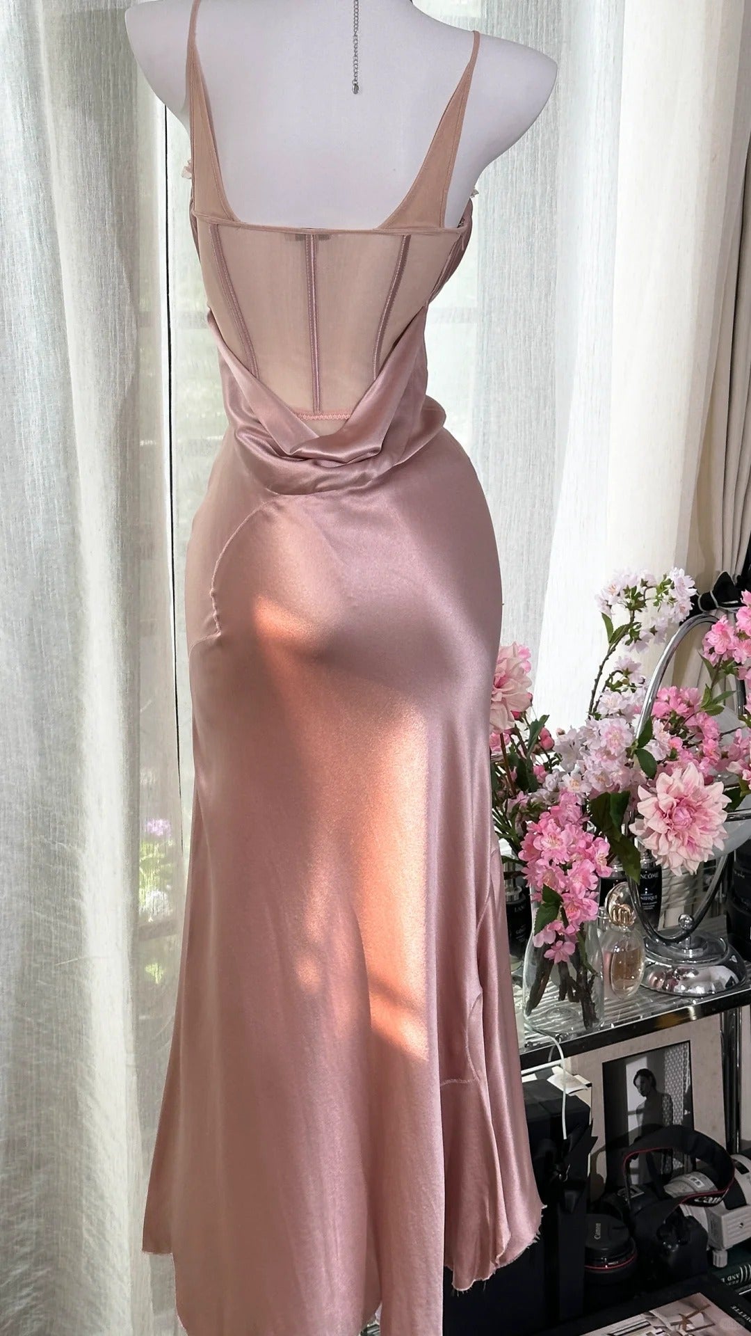 Elegantes meerjungfrauenförmiges, rosa satiniertes, ärmelloses, teelanges Ballkleid mit Spaghettiträgern MP974