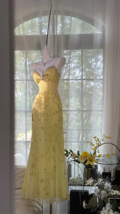 Elegantes gelbes Meerjungfrauen-Spaghettiträger-Ballkleid aus Perlenchiffon, ärmellos, bodenlang MP971