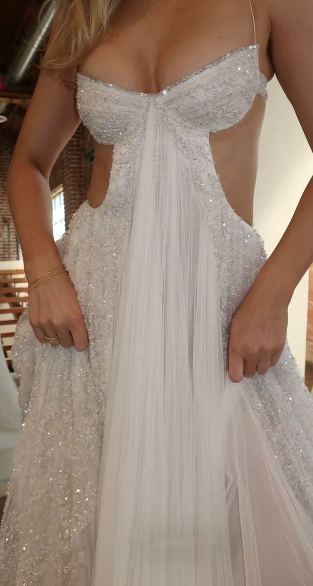 Robe de bal longue sans manches à fines bretelles, coupe trapèze, blanche et pailletée, modèle MP711