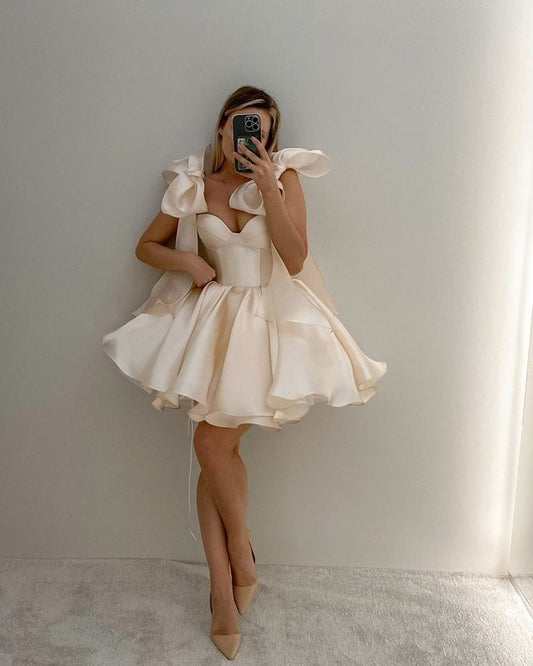 Einfaches Ballkleid mit Schleife Kurze Outfits für den 16. Geburtstag Homecoming-Kleider MP818