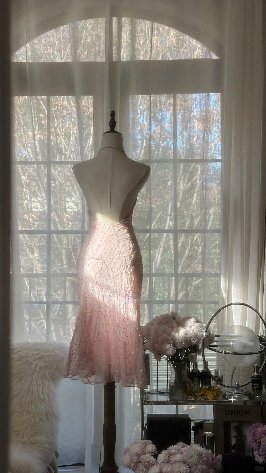 Sexy Homecoming-Kleider Neckholder Scheide Pink mit Perlen Knielang Party Abschluss-Outfits MP1054