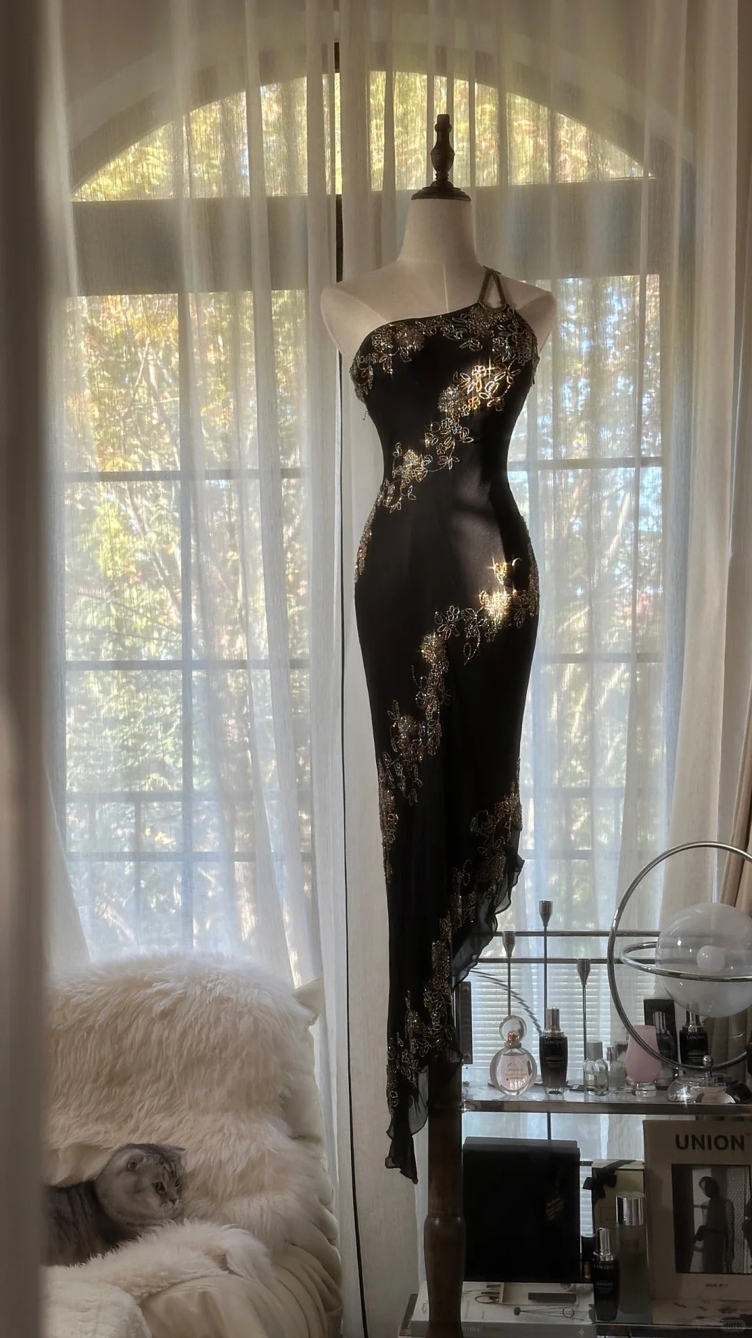 Robe de soirée asymétrique sans manches noire en dentelle avec ourlet irrégulier pour bal de promo MP1144